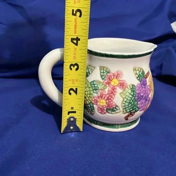 Vintage signed 1991 Young’s pitcher - Picture 2 of 5